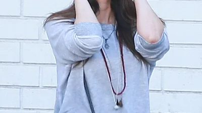 Меган Фокс застукали в неряшливом наряде на улице