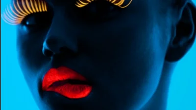Новая фишка: макияж, который светится в темноте