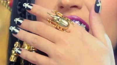 Интересный или странный: маникюр Кэти Перри