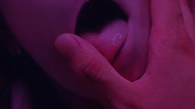 Ради красоты девушка-блогер использует сперму (и это помогает)