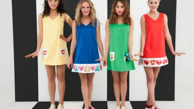 Девушки из REAL O рекламируют лимитированную коллекцию одежды