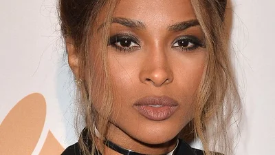 Звездные прически, которые идеально подойдут на 8 марта