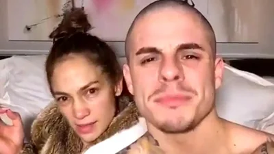 Дженнифер Лопес неожиданно спела без макияжа