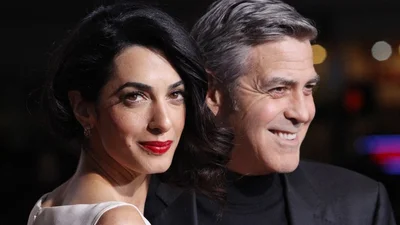 Образ дня: Амаль Клуни показала идеальные ноги на премьере "Аве, Цезарь"