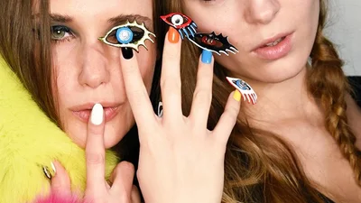 Маникюр с модного показа, который лучше отложить до Хэллоуина
