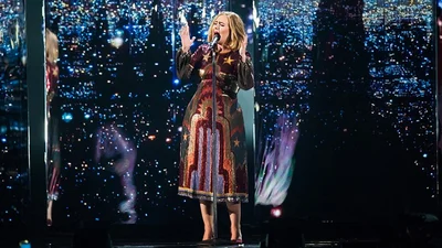 Знаменитости признались, кто шьет им самые крутые сценические костюмы