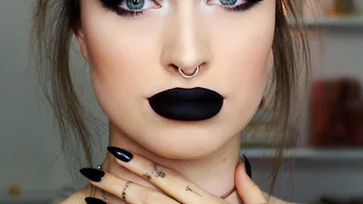 Эти фото доказывают, что черная помада - худший тренд в мире