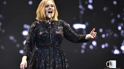 Адель неожиданно станцевала тверк на своем концерте