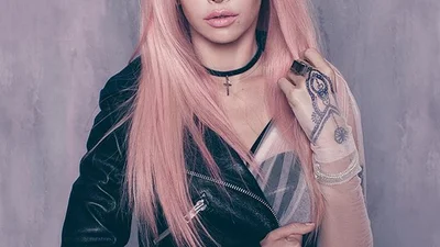 Вера Брежнева кардинально изменила стиль (и помолодела)