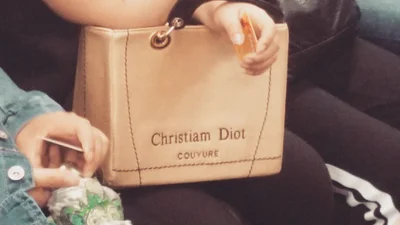 Китайський виробник усе чудить і лажає з написами