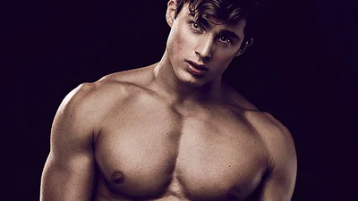 Учитель математики взялся за старое и снова разделся