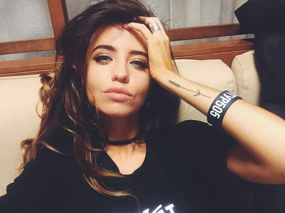 «Быть смелее»: Надя Дорофеева анонсировала новый трек с помощью татуировки