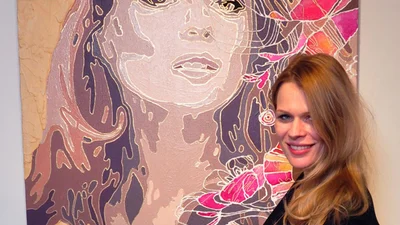 С Ольги Фреймут нарисовали цветочный портрет