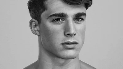 Этот красавчик выиграл титул самого сексуального учителя в мире