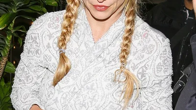 Бритни Спирс выгуляла необычную прическу