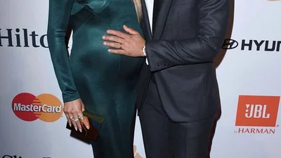 Жена Джона Леджента поражает изысканым стилем во время беременности