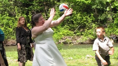 Счастливые молодожены поделились худшими свадебными фото