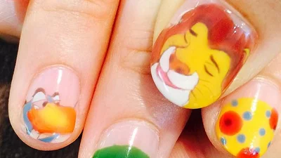 Люди помешались на Диснеевском маникюре