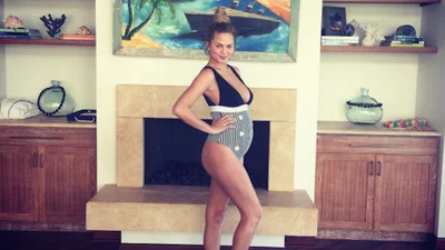 Бебі-бум: зірки вихваляються своїм вагітним животиком в Інстаграмі