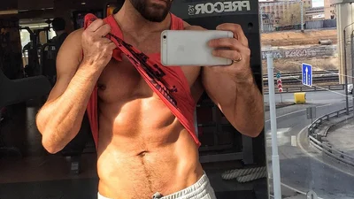 Чоловік Ірини Білик провокує жінок новою фотосесією