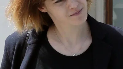 Ема Уотсон вразила прогулянкою без макіяжу та укладки