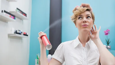 Як правильно користуватись сухим шампунем