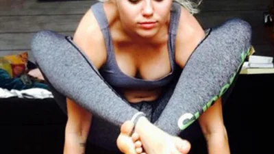 Топ зірок, які займаються йогою