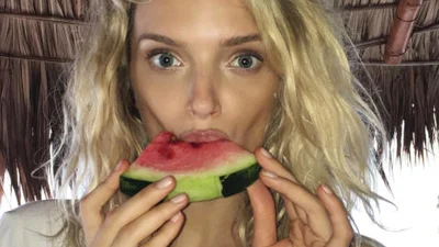 8 швидких літніх зачісок для найстильніших дівчат