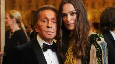 Зірки в розкішних нарядах розважаються на модній вечірці