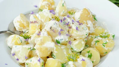 Літній салат з молодої картоплі