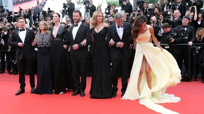 Амаль Клуні проти сукні: нерівна боротьба на червоній доріжці в Каннах