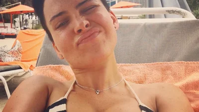 Напівгола Даша Астаф'єва розважається в Майямі