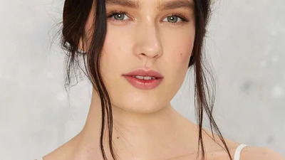 Квіти у волоссі: як носити головний тренд літа