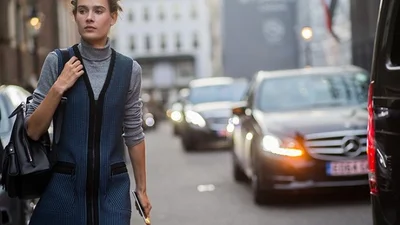 30 способів носити коктейльну сукню на роботу