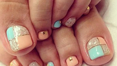 Ідеальні ніжки: стильні ідеї для літнього педикюру