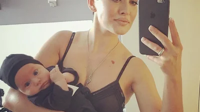 Даша Астаф'єва розважається з дітьми і тваринами