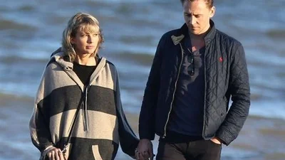 Бурхливий роман: Том Хіддлстон познайомив Тейлор Свіфт зі своєю мамою