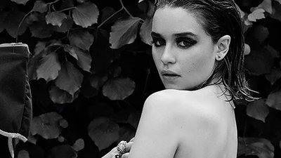 Зірка "Гри престолів" Емілія Кларк вразила гарячою фотосесією