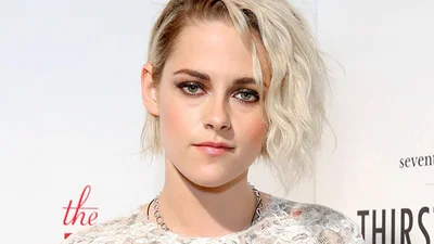 Крістен Стюарт вражає жіночним образом на вечірці в Беверлі-Гіллз