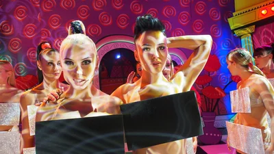 Голі дівчата з Nikita станцювали з Жаном-Полем Готьє