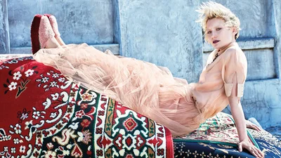 Сучасна Аліса, Міа Васіковська, у новій казковій фотосесії