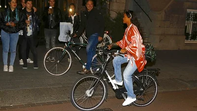 Ріанну та Кару Делевінь застукали на виході з кофішопу в Амстердамі