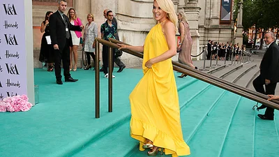 Кайлі Міноуг, Кейт Мосс та інші: зірки в елегантних сукнях на літній вечірці у Лондоні