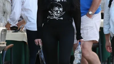 70-річна Шер вразила ідеальною фігурою на відпочинку в Італії