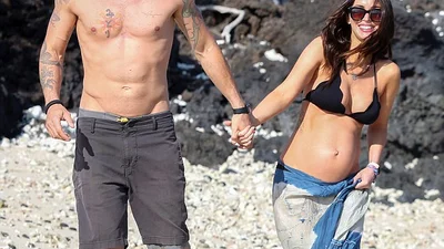 Вагітна Меган Фокс насолоджується пляжним відпочинком