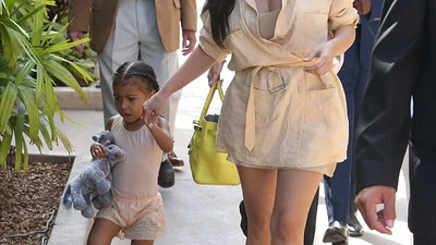 Стильні й не дуже: зірки вражають і шокують своїми нарядами