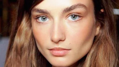 Літній макіяж з ефектом сяяння шкіри