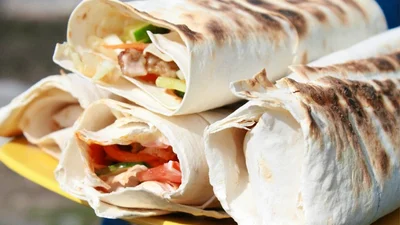 4 смачні ідеї, що можна завернути в лаваш