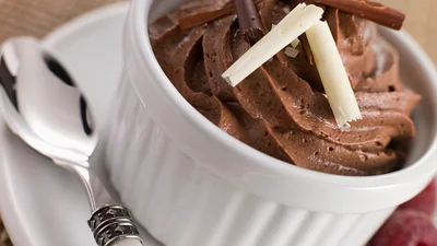 Смачний рецепт дієтичного шоколадного пудинга з чорносливом