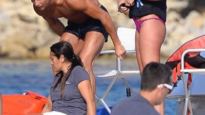 Кріштіану Роналду завів собі на катері симпатичну брюнетку